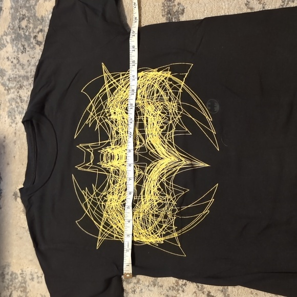 Batman all Logos men's Size small T-Shirt black yellow - Picture 2 of 3
